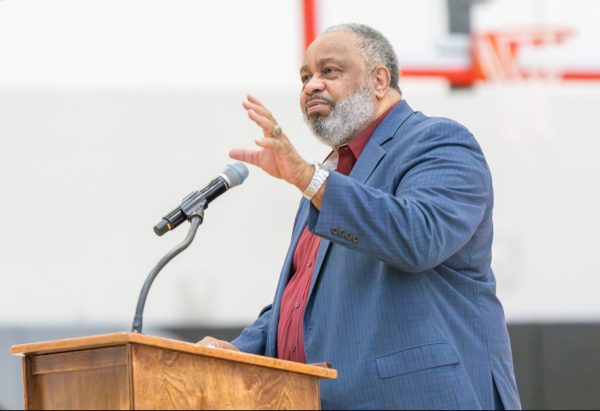 Navigation to Story: Speaker Anthony Ray Hinton at Tampa Prep