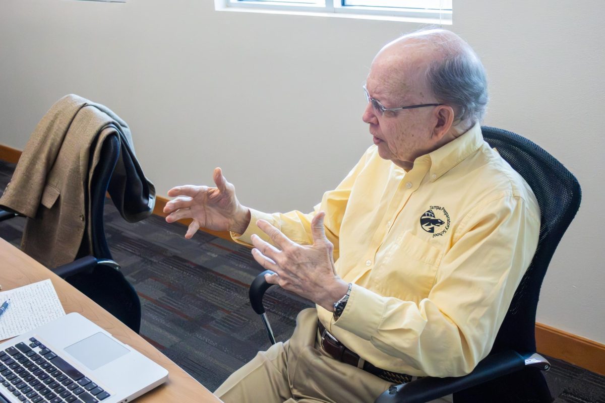 Long-time Terrapin, Bob Bradshaw, shares stories with students. 